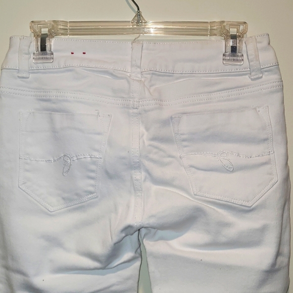 Guess Jeans - Picture 5 of 6